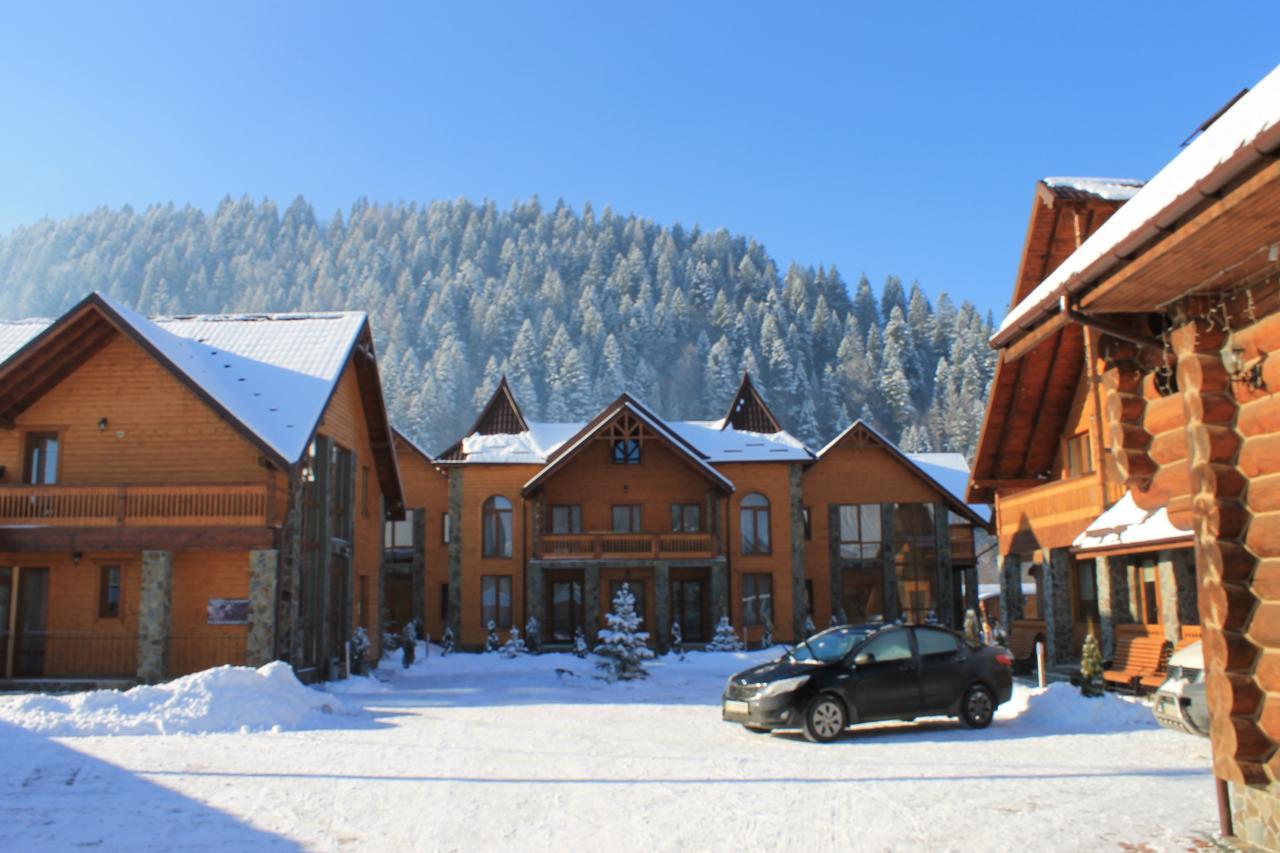 Hotel Sribni Rosy à Mykulychyn Extérieur photo