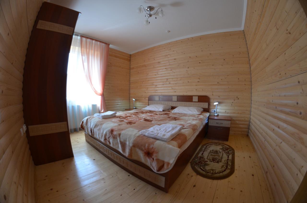 Hotel Sribni Rosy à Mykulychyn Extérieur photo