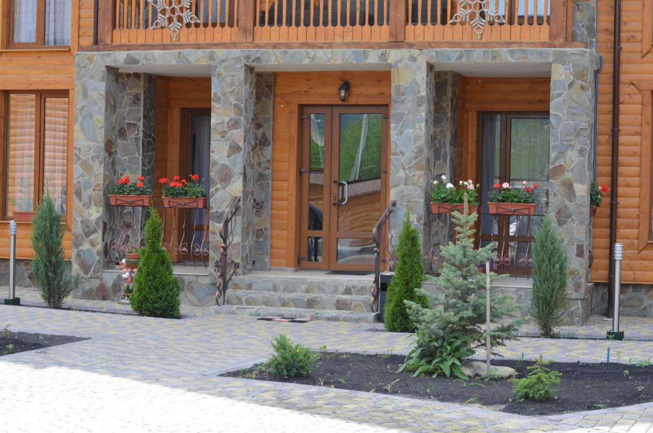 Hotel Sribni Rosy à Mykulychyn Extérieur photo