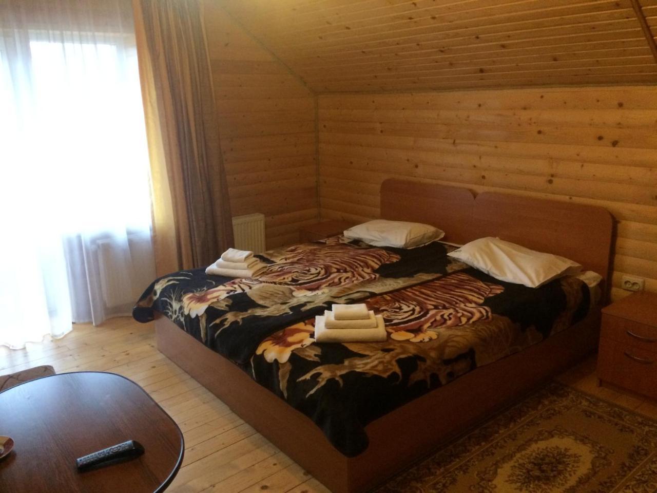 Hotel Sribni Rosy à Mykulychyn Extérieur photo