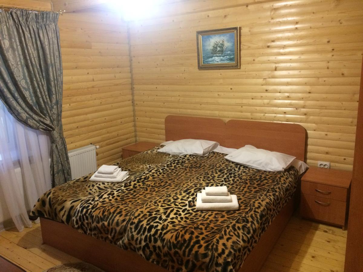 Hotel Sribni Rosy à Mykulychyn Extérieur photo