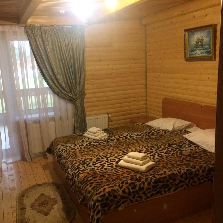 Hotel Sribni Rosy à Mykulychyn Extérieur photo