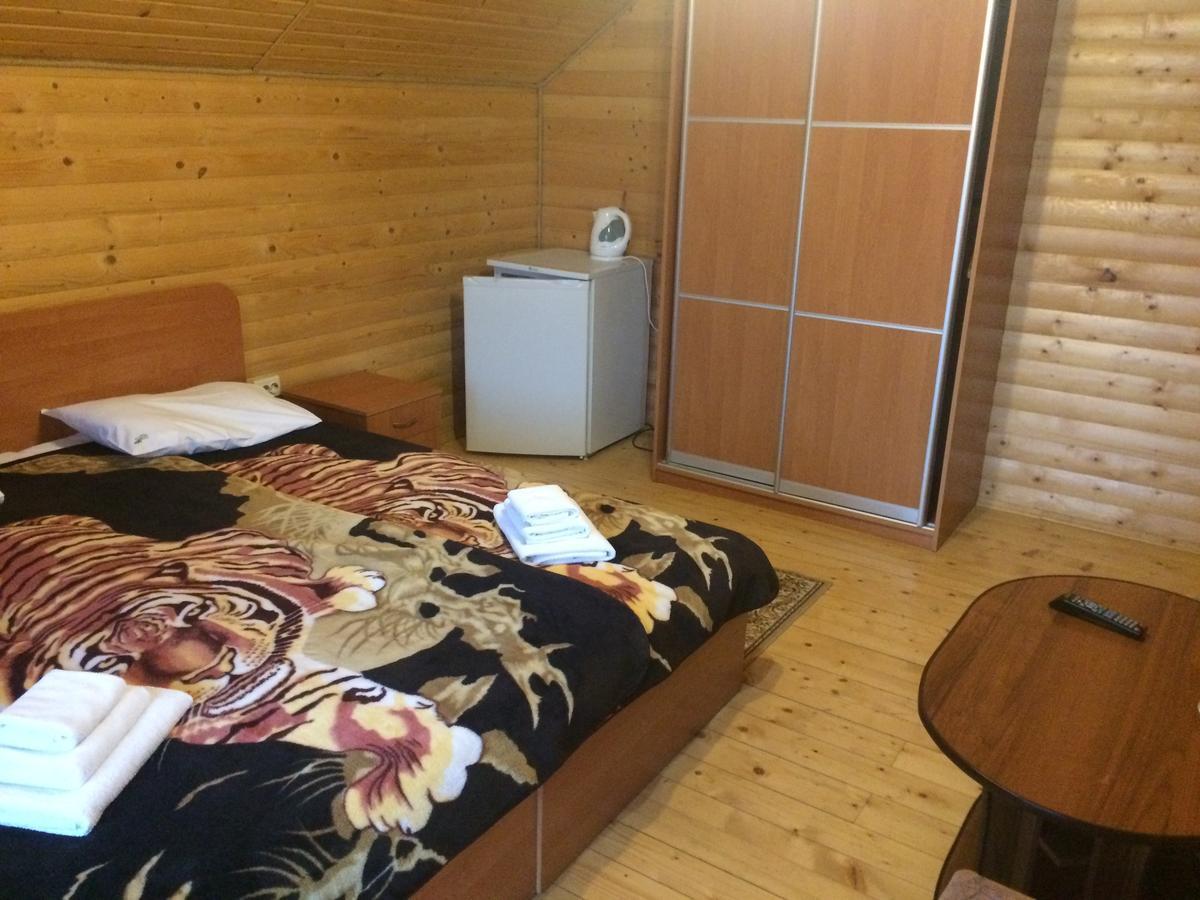 Hotel Sribni Rosy à Mykulychyn Extérieur photo