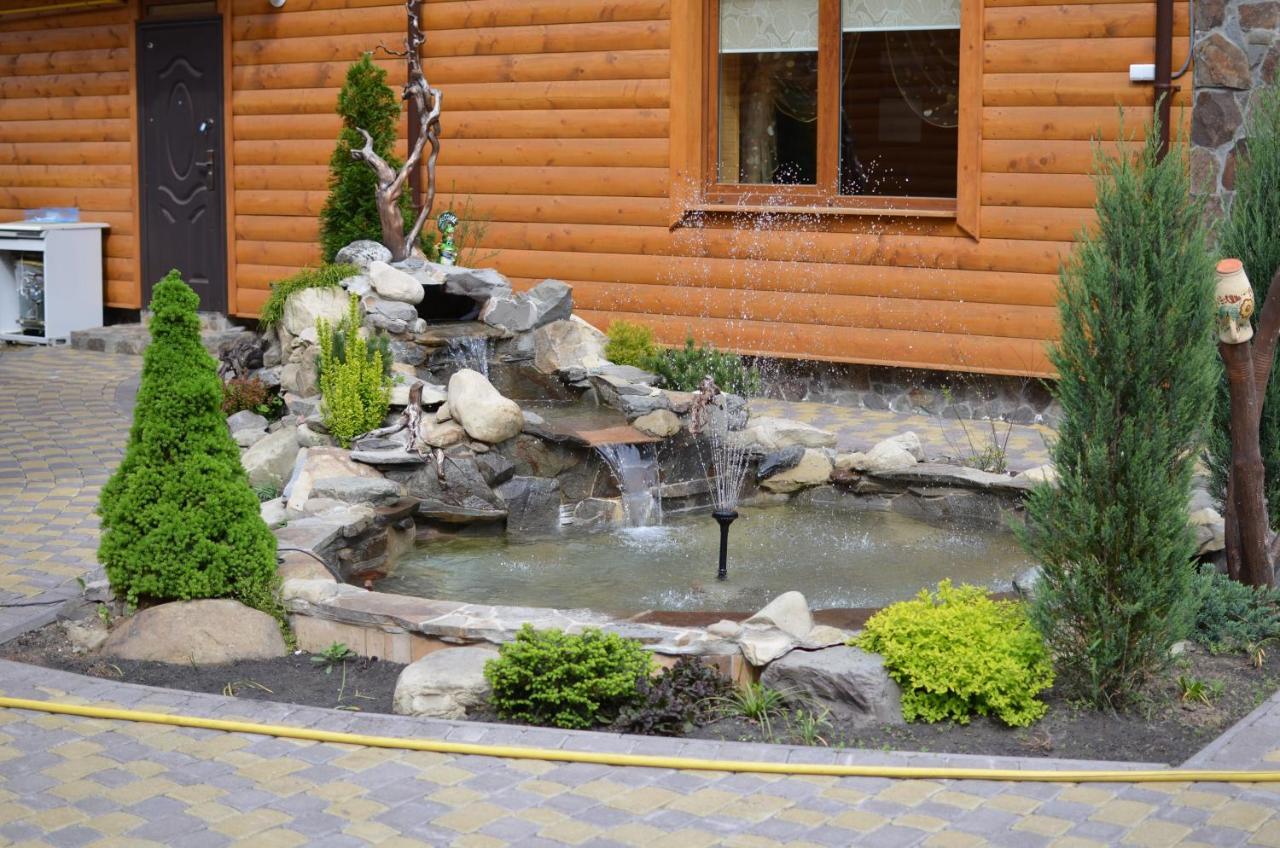Hotel Sribni Rosy à Mykulychyn Extérieur photo