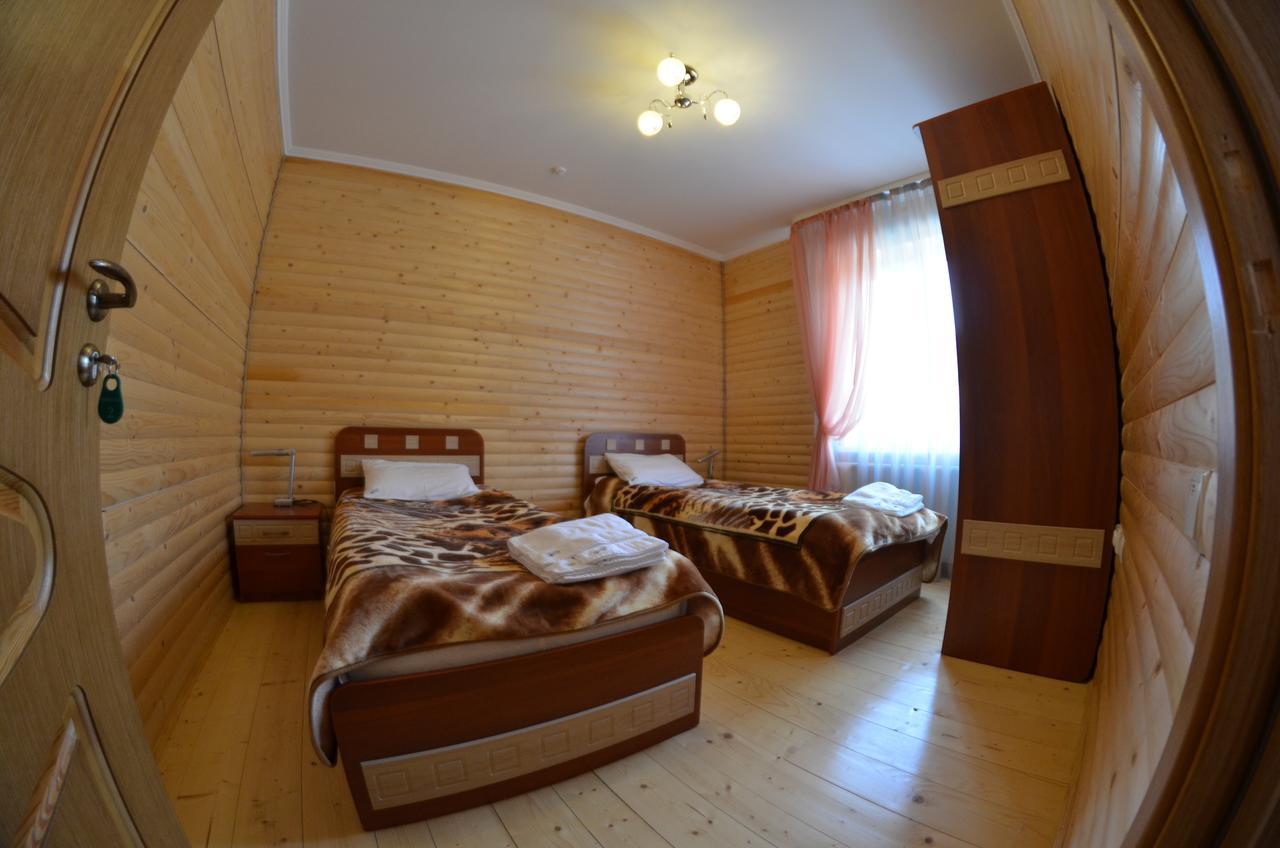 Hotel Sribni Rosy à Mykulychyn Extérieur photo