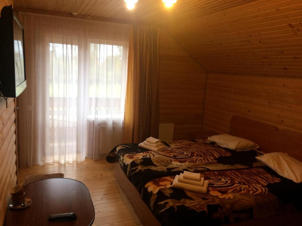 Hotel Sribni Rosy à Mykulychyn Extérieur photo