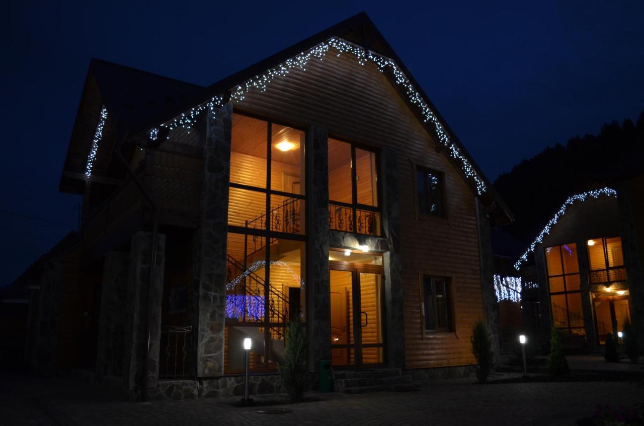 Hotel Sribni Rosy à Mykulychyn Extérieur photo