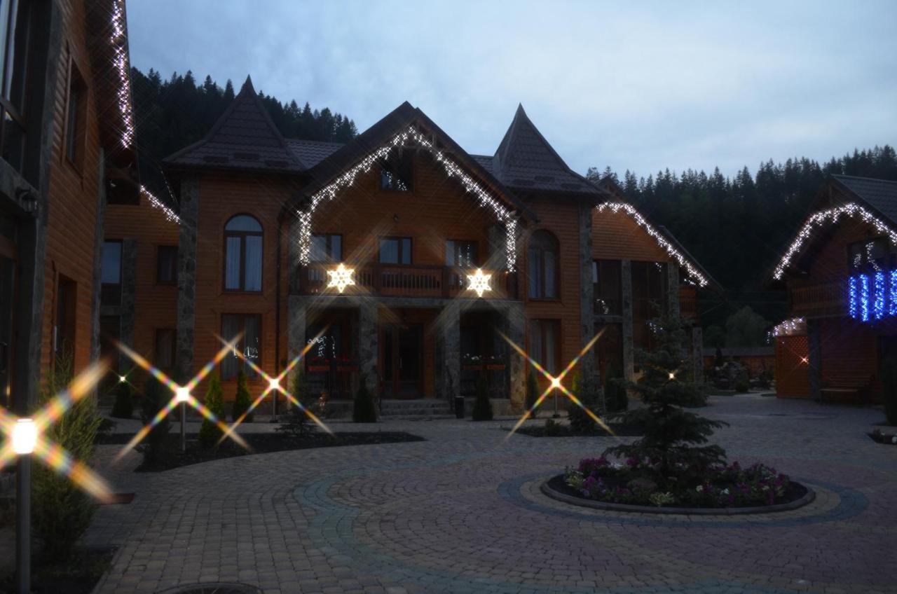Hotel Sribni Rosy à Mykulychyn Extérieur photo